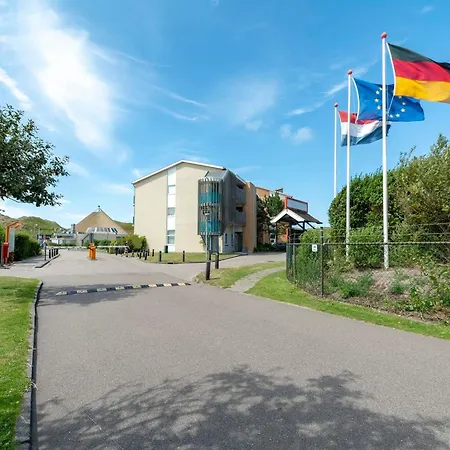 By Dutch Dunes With Balcony Views דירה *