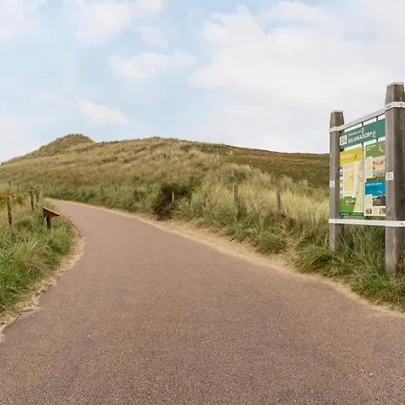 By Dutch Dunes With Balcony Views דירה *